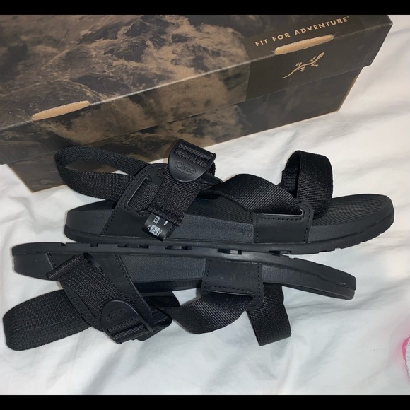 New MEN’S CHACO black SANDALS size 8